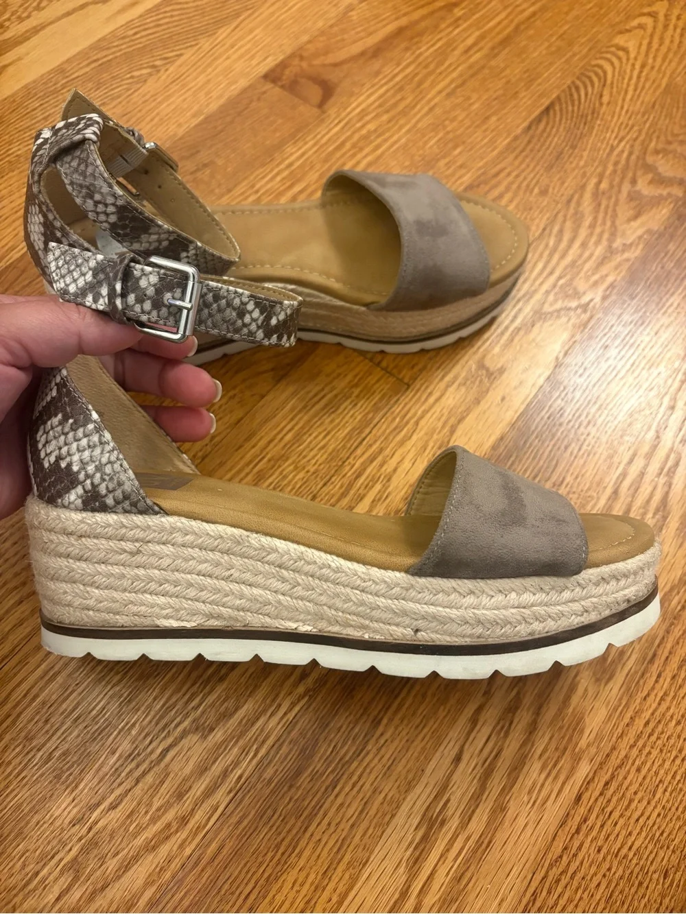 Dolce Vita Wedge Espadrille Sandal 6.5 Gray Suede Snake Print Ankle Strap